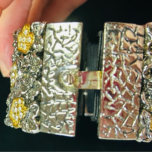 Floral Gold/Silver & Crystal Bangle Bracelet 🌼 Statement Piece - Sturdy 💛BNWOT - Picture 6 of 6